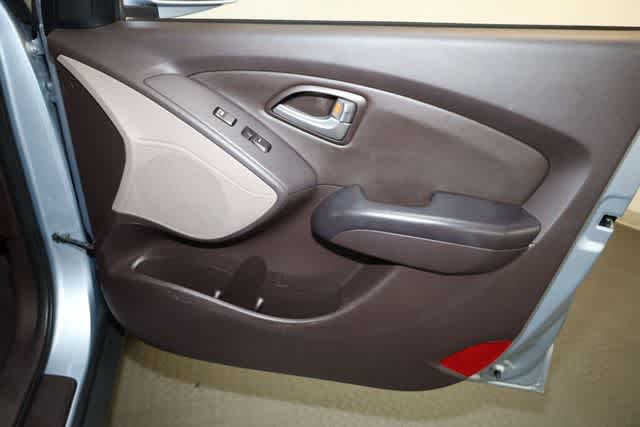 Thumbnail: 2011 Hyundai Tucson - 31