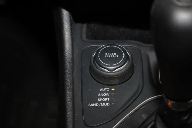 Thumbnail: 2020 Jeep Cherokee - 30