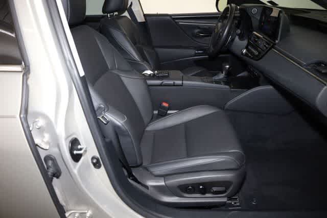 Thumbnail: 2022 Lexus ES - 20