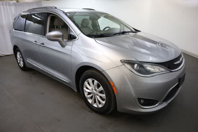 Thumbnail: 2019 Chrysler Pacifica - 10
