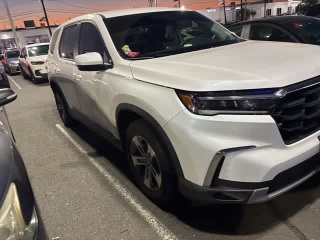 Thumbnail: 2023 Honda Pilot - 17