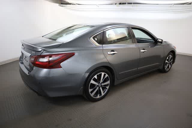 Thumbnail: 2017 Nissan Altima - 8