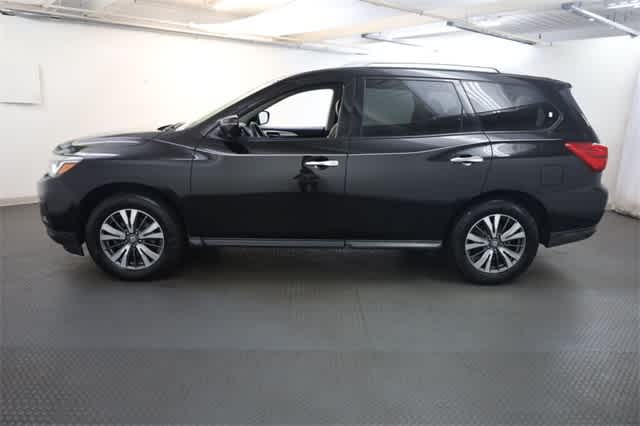 Thumbnail: 2017 Nissan Pathfinder - 3