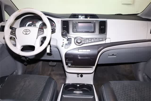 Thumbnail: 2014 Toyota Sienna - 17