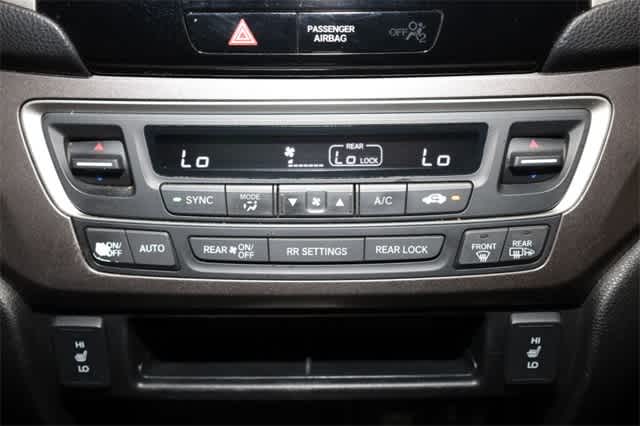 Thumbnail: 2017 Honda Pilot - 31