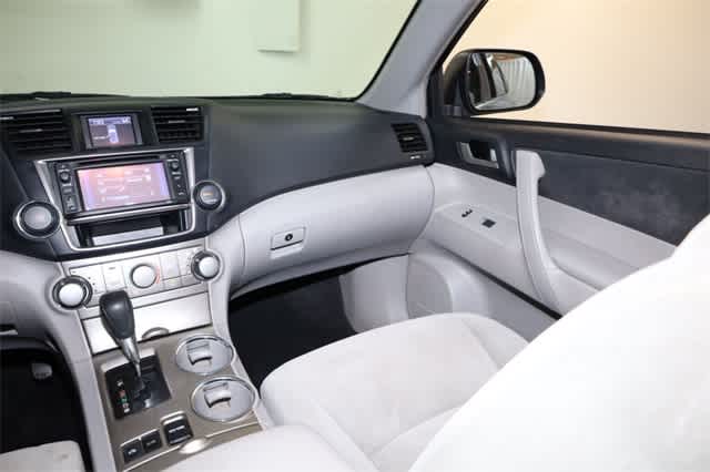 Thumbnail: 2013 Toyota Highlander - 18