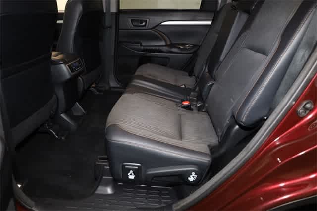 Thumbnail: 2015 Toyota Highlander - 21