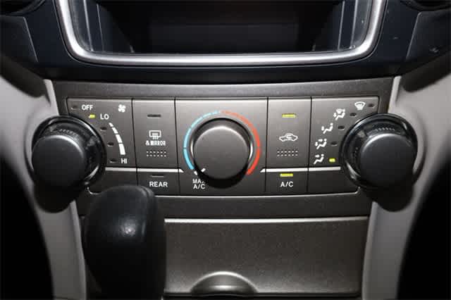 Thumbnail: 2013 Toyota Highlander - 30