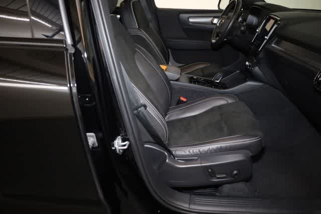 Thumbnail: 2021 Volvo XC40 - 34