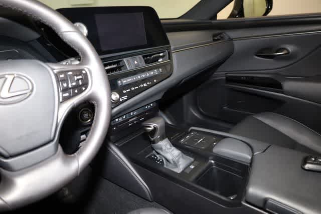 Thumbnail: 2022 Lexus ES - 23