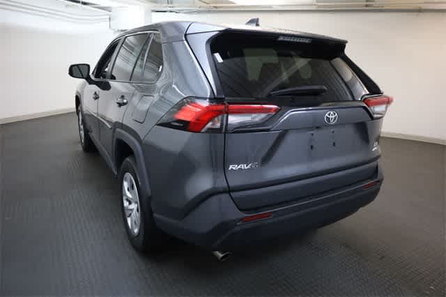 2023 Toyota RAV4 LE 5