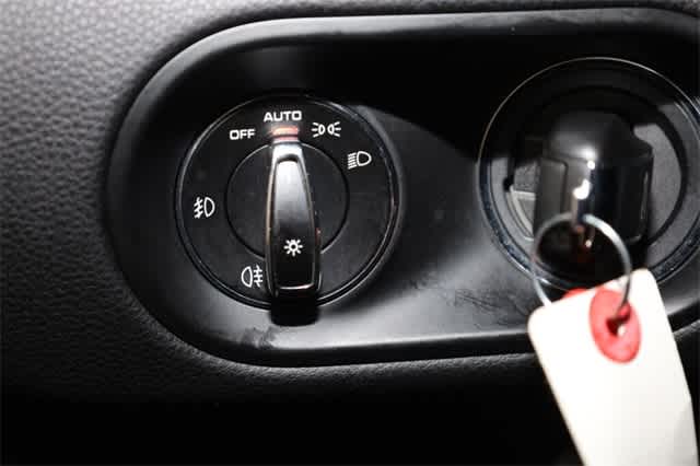 Thumbnail: 2017 Porsche Macan - 26