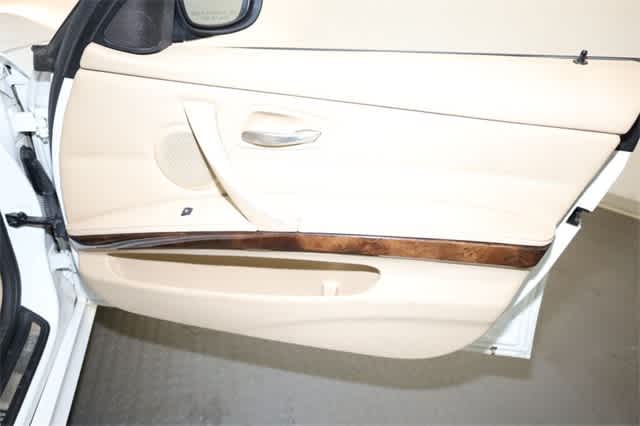 Thumbnail: 2011 BMW 3 Series - 22