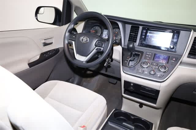 Thumbnail: 2015 Toyota Sienna - 16