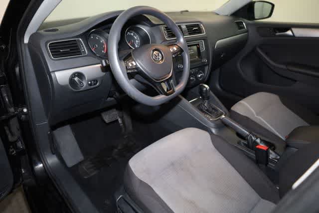 Thumbnail: 2017 Volkswagen Jetta - 14