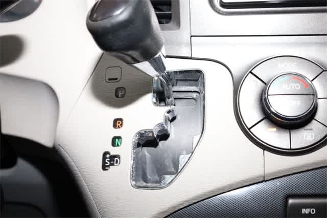 Thumbnail: 2014 Toyota Sienna - 30