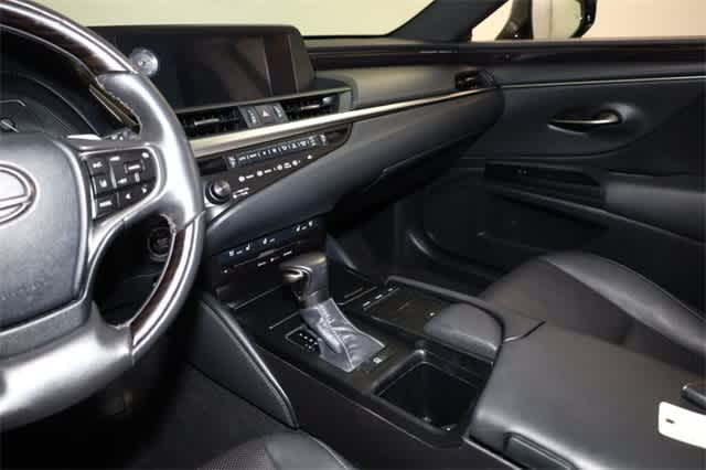 Thumbnail: 2020 Lexus ES - 23