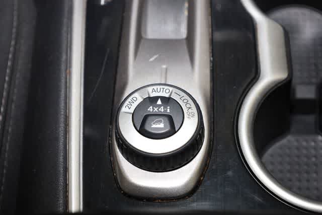 Thumbnail: 2020 Nissan Pathfinder - 32