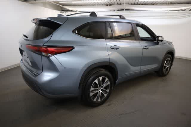 Thumbnail: 2023 Toyota Highlander - 8
