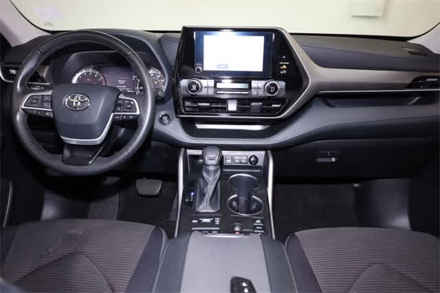 Thumbnail: 2023 Toyota Highlander - 17