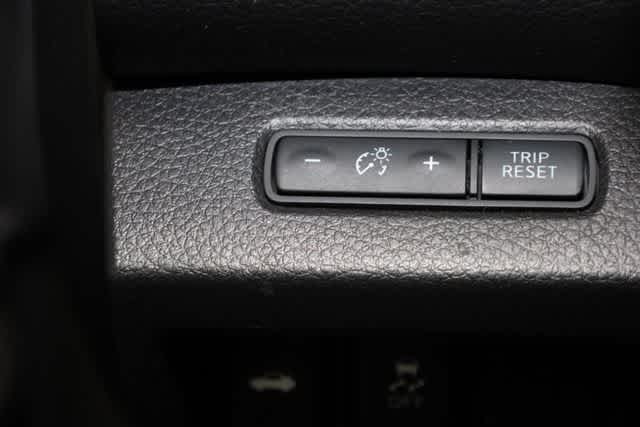 Thumbnail: 2017 Nissan Altima - 20