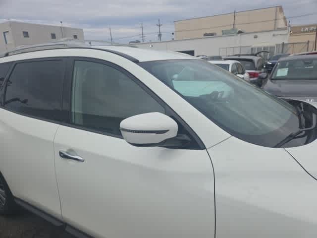 Thumbnail: 2020 Nissan Pathfinder - 18