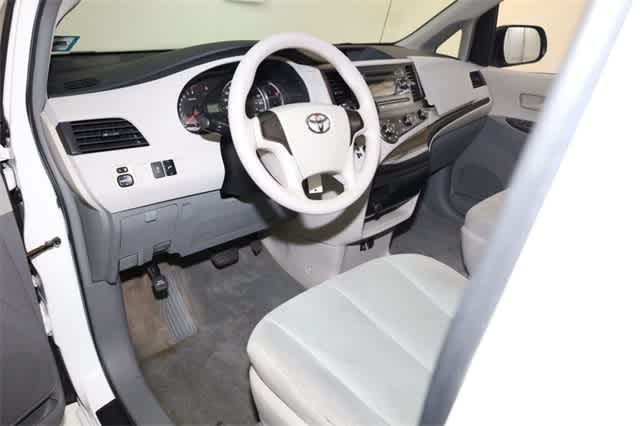 Thumbnail: 2011 Toyota Sienna - 14
