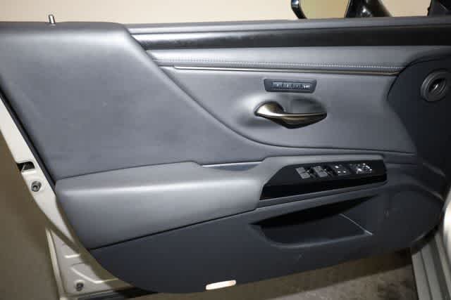 Thumbnail: 2022 Lexus ES - 13