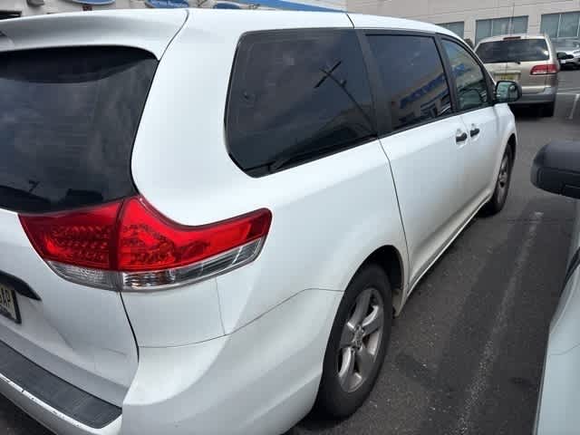 Thumbnail: 2011 Toyota Sienna - 8