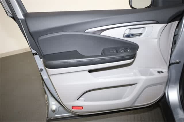 Thumbnail: 2016 Honda Pilot - 13