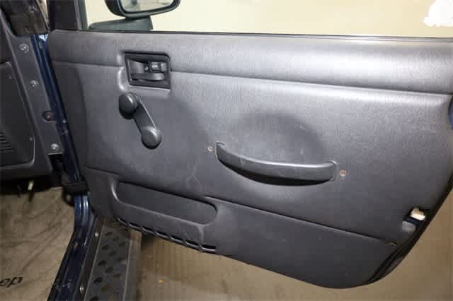 Thumbnail: 2004 Jeep Wrangler - 37