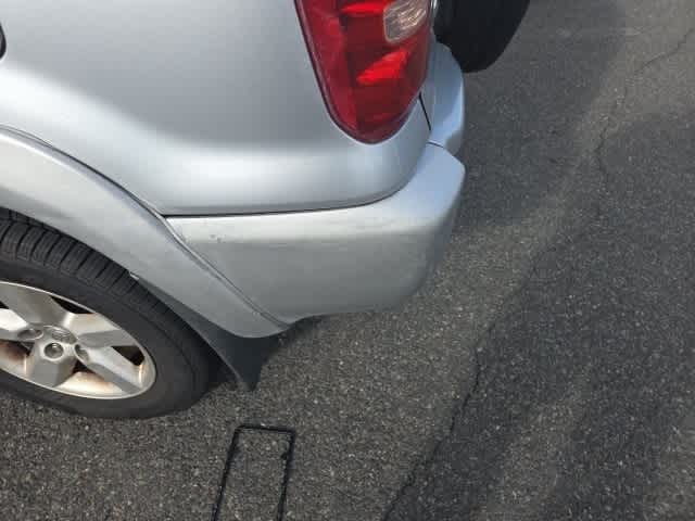 2005 Toyota RAV4 Base 24