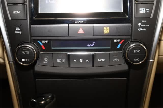 Thumbnail: 2017 Toyota Camry - 31