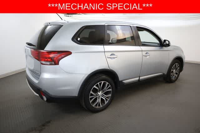 Thumbnail: 2016 Mitsubishi Outlander - 8