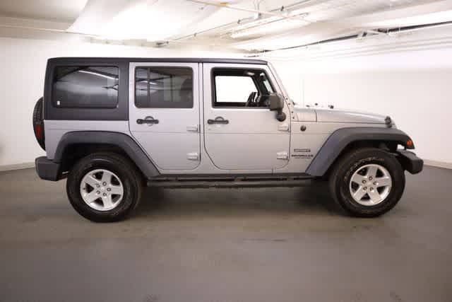 Thumbnail: 2015 Jeep Wrangler - 9