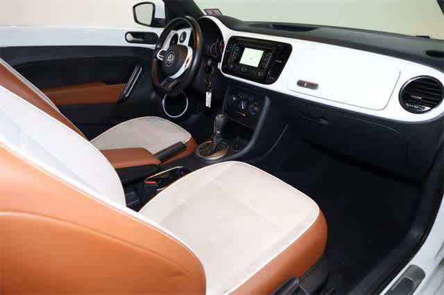 Thumbnail: 2015 Volkswagen Beetle - 19