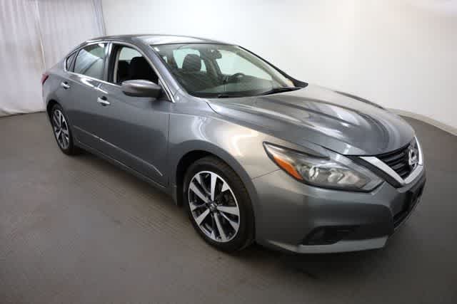 Thumbnail: 2017 Nissan Altima - 10