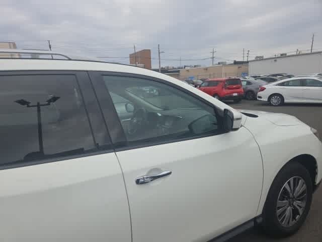 Thumbnail: 2020 Nissan Pathfinder - 16