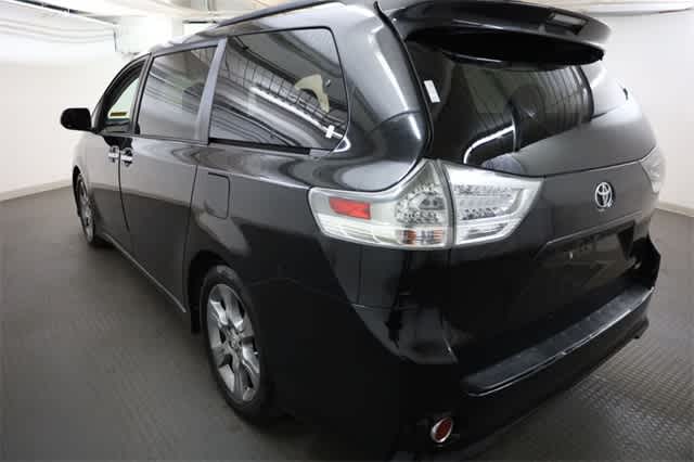 Thumbnail: 2014 Toyota Sienna - 4