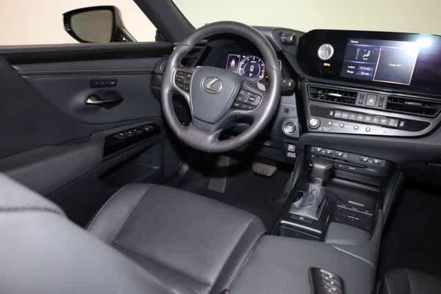 Thumbnail: 2022 Lexus ES - 16