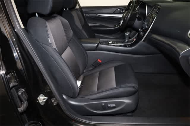 Thumbnail: 2017 Nissan Maxima - 20