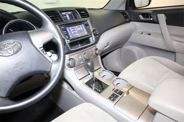 Thumbnail: 2013 Toyota Highlander - 23