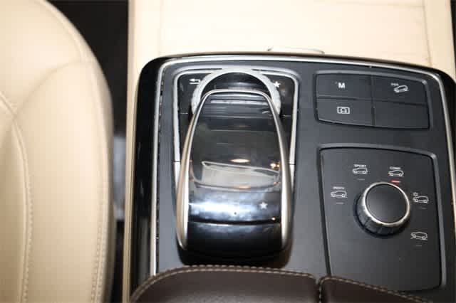 Thumbnail: 2016 Mercedes-Benz GLE - 36