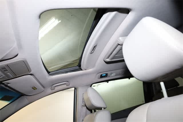 Thumbnail: 2012 Honda Odyssey - 26
