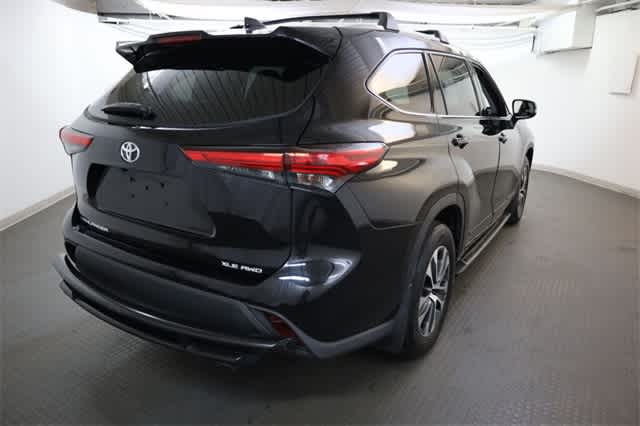 Thumbnail: 2022 Toyota Highlander - 7