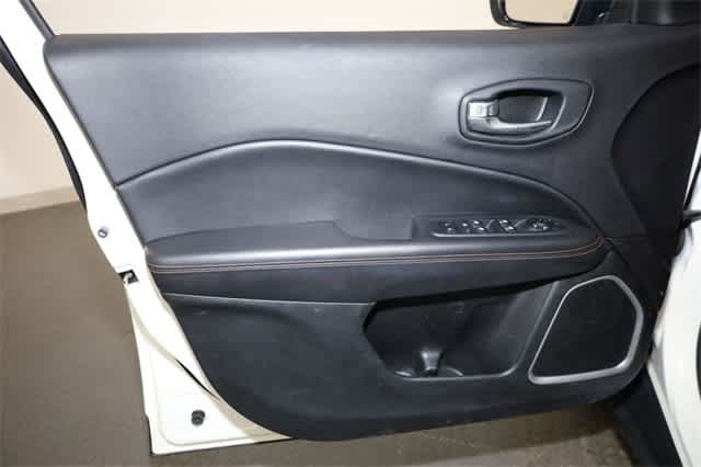 Thumbnail: 2018 Jeep Compass - 13