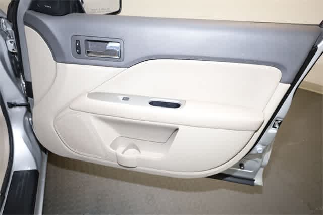 Thumbnail: 2012 Ford Fusion - 22