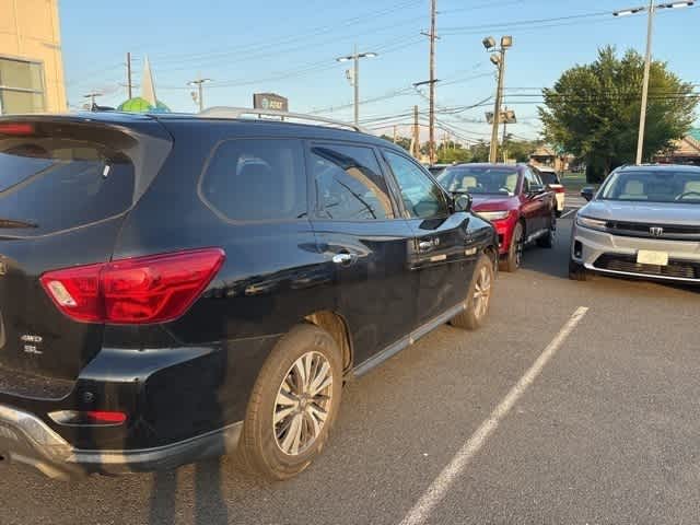Thumbnail: 2017 Nissan Pathfinder - 13