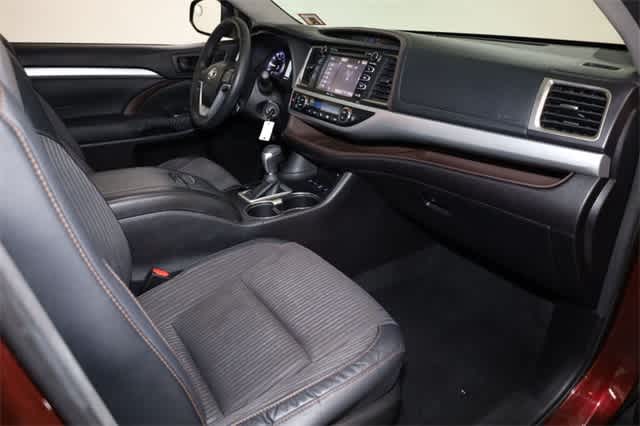 Thumbnail: 2015 Toyota Highlander - 19