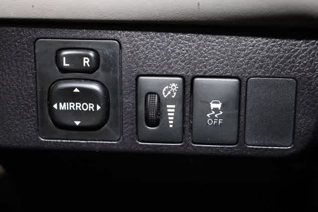 Thumbnail: 2015 Toyota RAV4 - 19